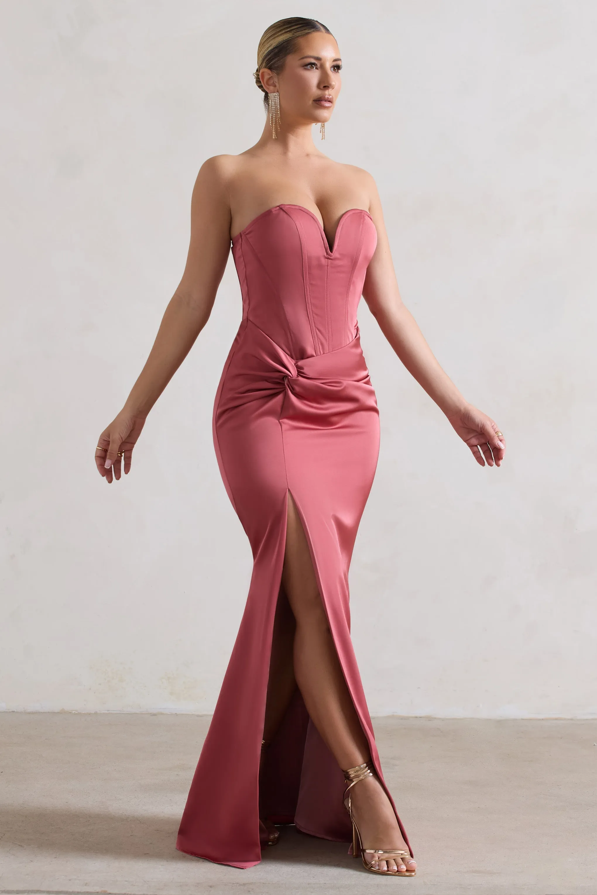 Ardelle | Robe longue en satin rose à corset et torsadée