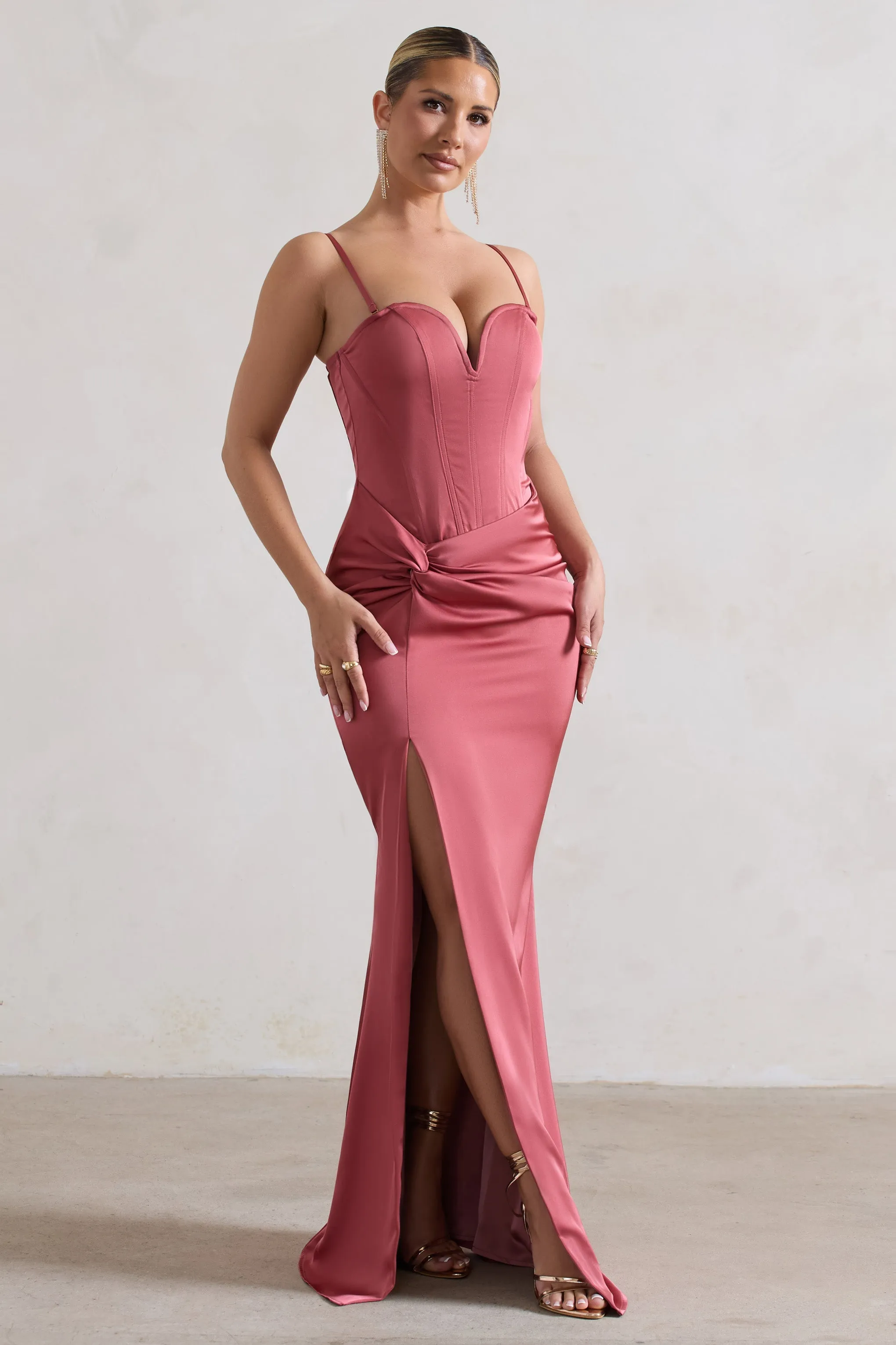 Ardelle | Robe longue en satin rose à corset et torsadée