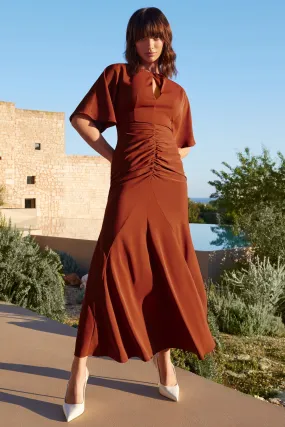 Elidy | Robe longue terracotta froncée à manches flottantes et découpes