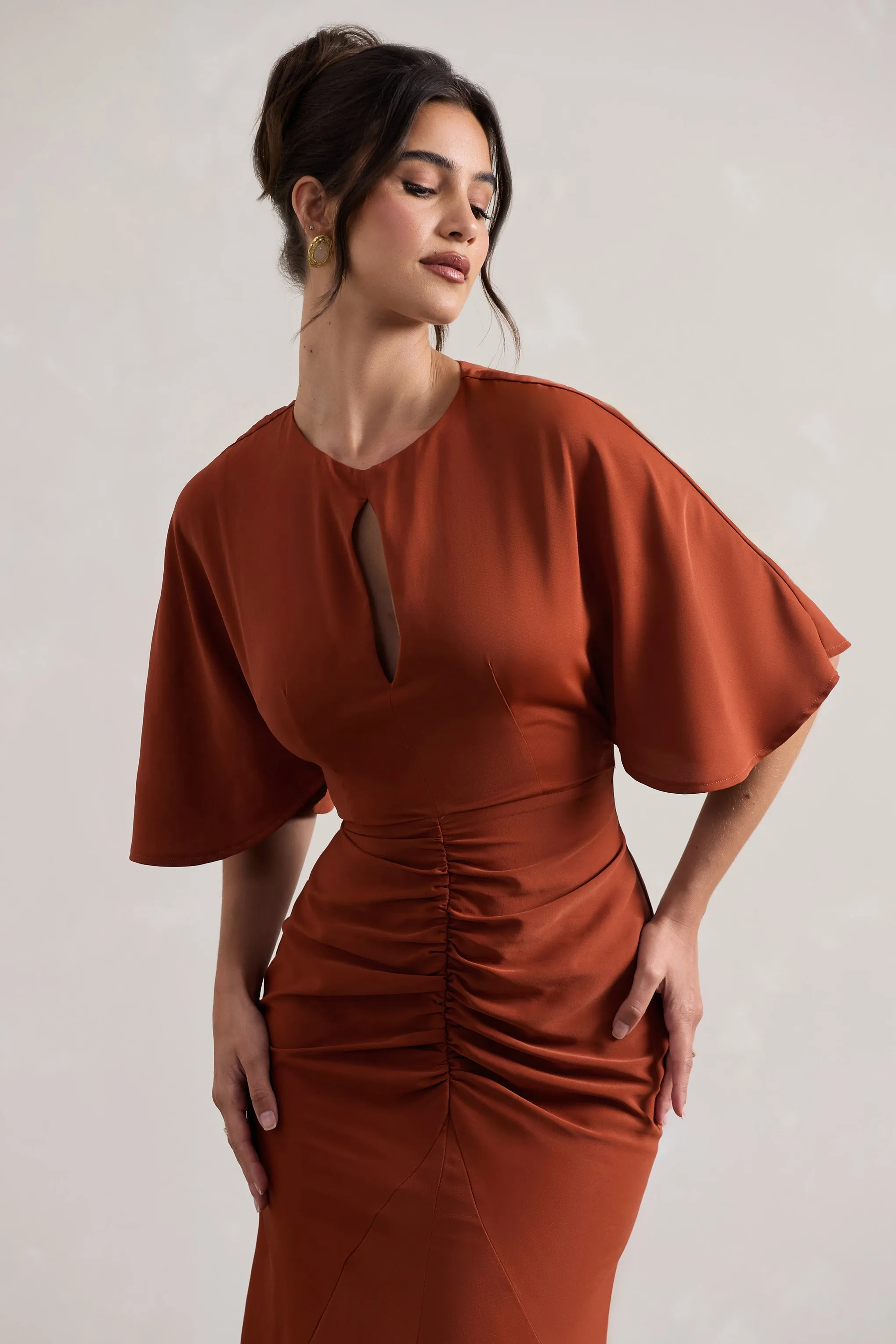 Elidy | Robe longue terracotta froncée à manches flottantes et découpes