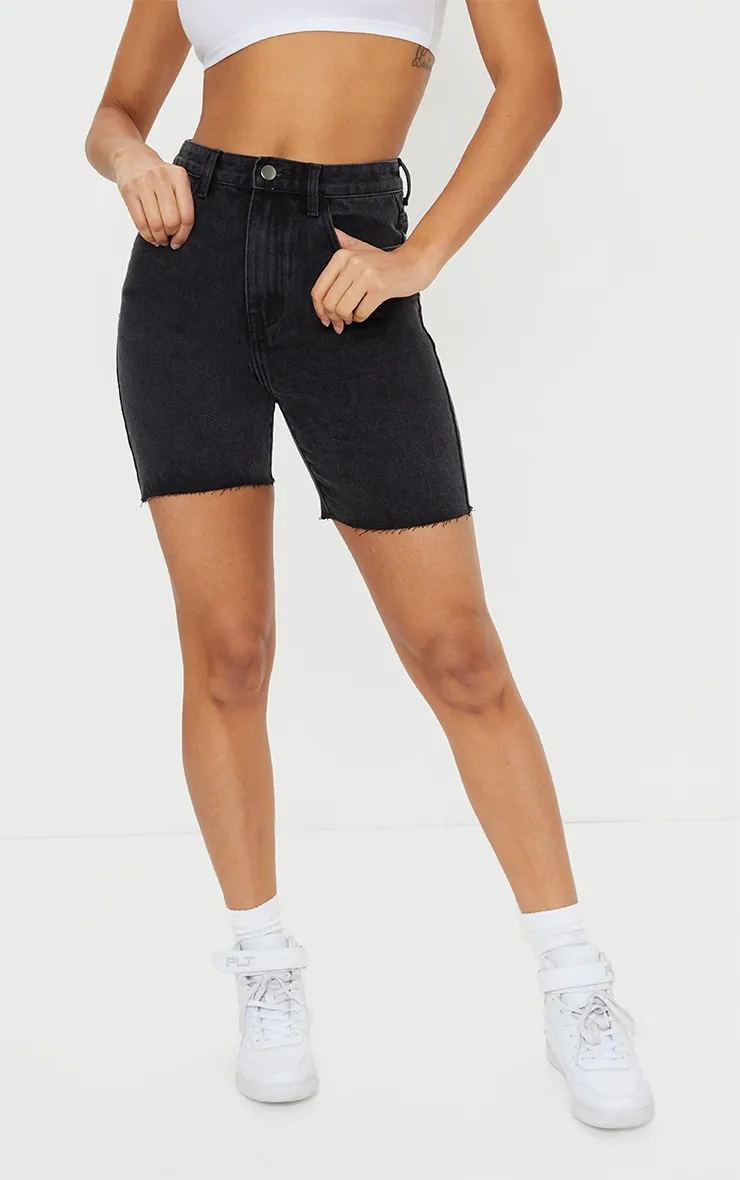 PRETTYLITTLETHING Short en jean long ajusté noir