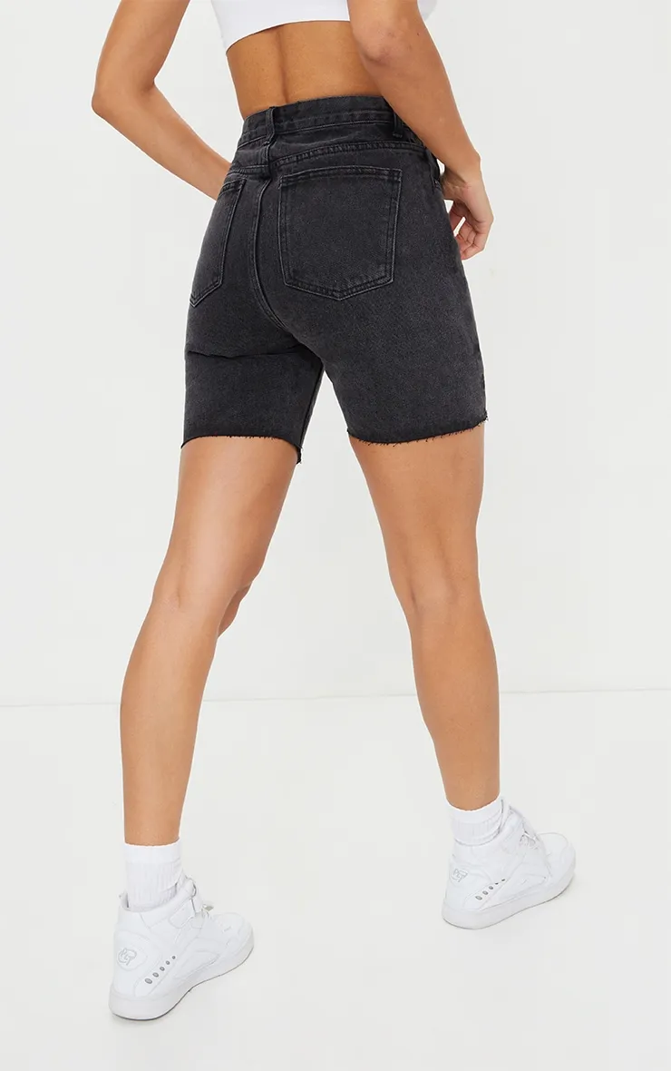 PRETTYLITTLETHING Short en jean long ajusté noir