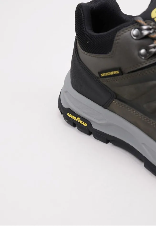 RELAXED FIT: ZELLER - BAZEMORE Skechers BOTTINES PLATES